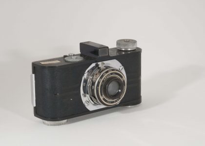 Argus A, 1936-1941. Front view, angled to right.