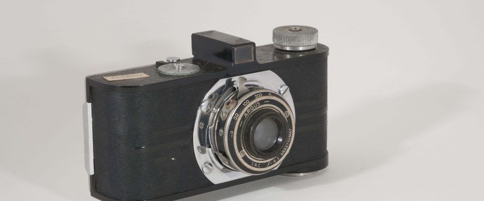 Argus A, 1936-1941. Front view, angled to right.