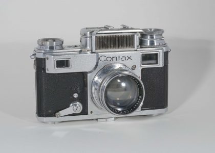 Contax III, 1936-1942. Front view, angled to right.