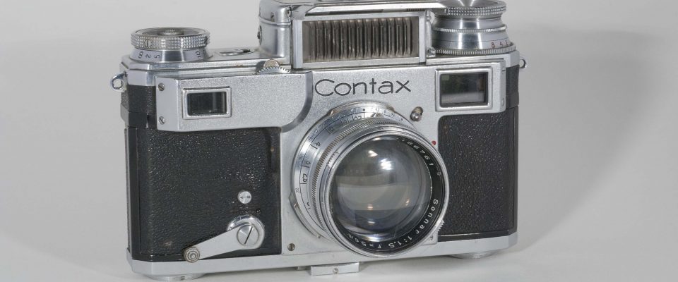 Contax III, 1936-1942. Front view, angled to right.