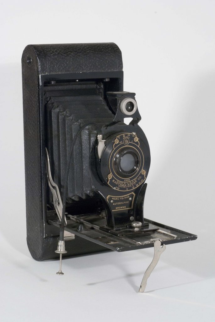 Kodak 2C, 1916-126. Open, vertical, angled to right with shutter release cable.