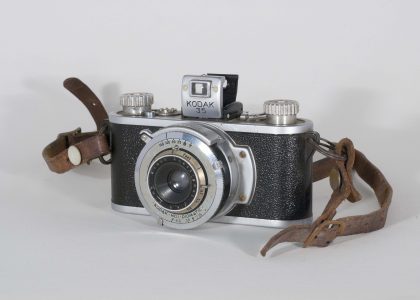 Kodak 35, 1938-1948. Front view, angled to left.