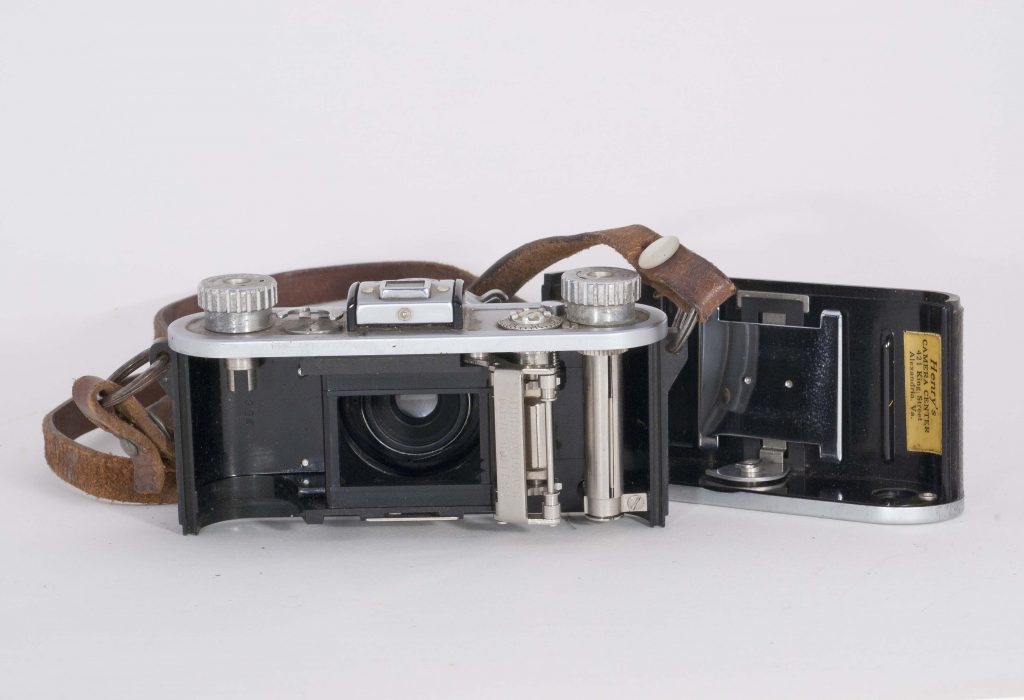 Kodak 35, 1938-1948. Open back.