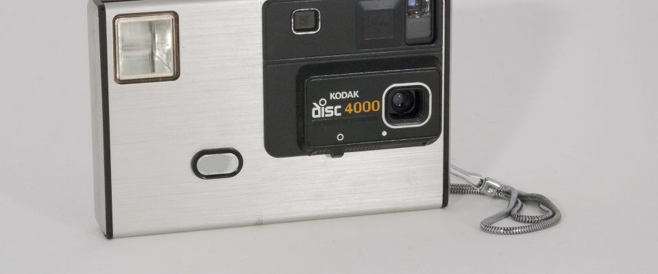 Kodak Disc 4000, 1982. Front view, angled to right.