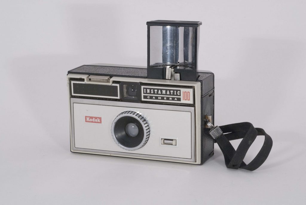 Kodak Instamatic 100, 1963-1966. Front view, angled to left.