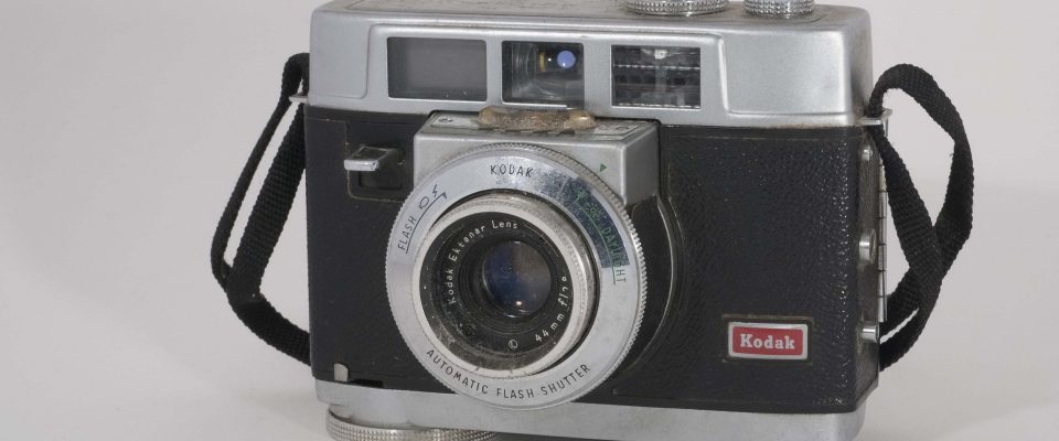 Kodak Motormatic 35, 1960-1962. Front view, angled to left.