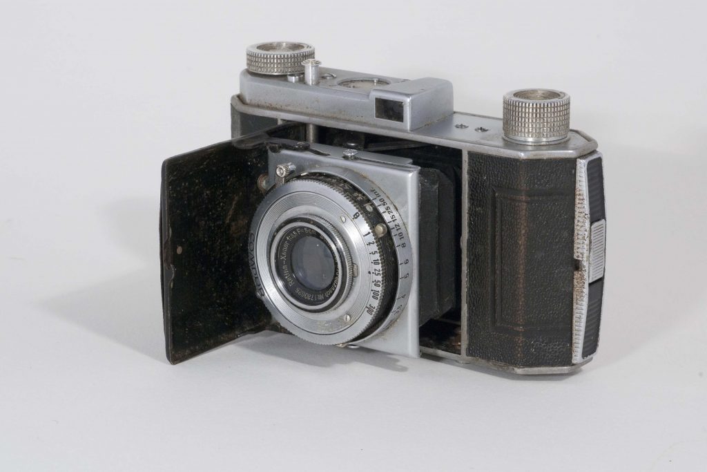 Kodak Retina I Type 010, 1945-1949. Open, front view, angled to left.