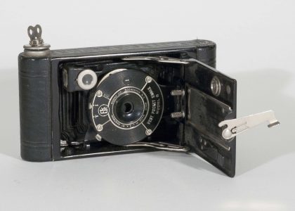 Kodak Vest Pocket Model B, 1925-1934. Horizontal, open, bellows not extended.