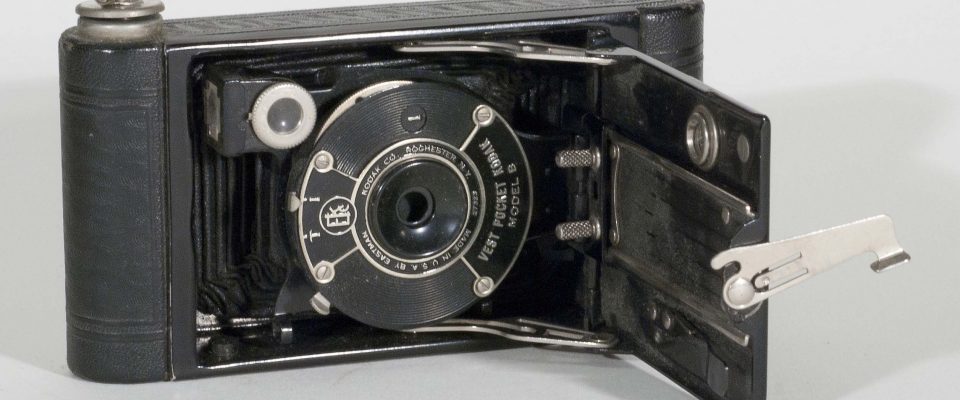 Kodak Vest Pocket Model B, 1925-1934. Horizontal, open, bellows not extended.