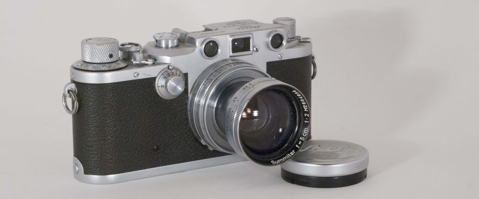 Leica IIIC, 1940-1946. Front view, angled to right, lens fully extended.