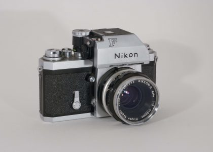 Nikon F Photomatic Tn, 1967. Front view, angled to right.