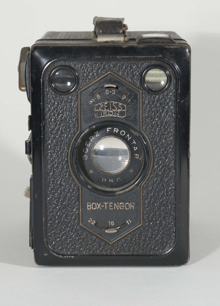 Zeiss Ikon Box Tengor 54, 1932-1939. Front view.