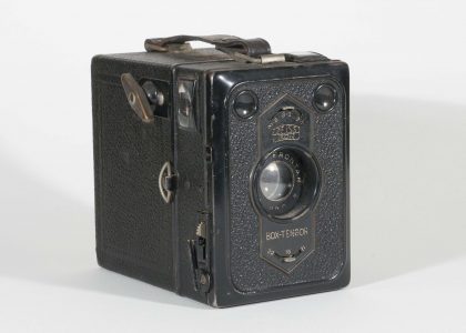 Zeiss Ikon Box Tengor 54, 1932-1939. Angled to right.