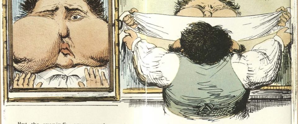There are two images. In the first, a man with two swollen cheeks and a swollen eye looks in the mirror. In the second, the same man is holding a large white sheet in an attempt to wrap his face in a poultice.